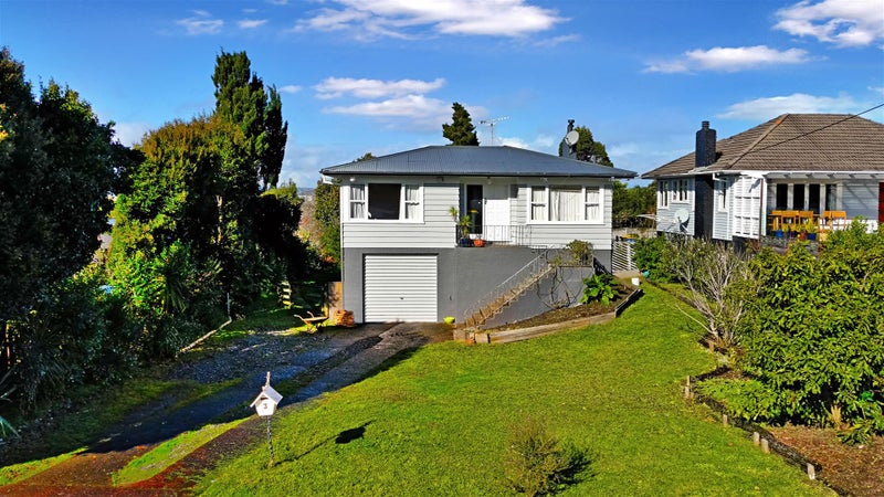 3 Merville Avenue, Te Atatu South, Auckland - Carousel 1