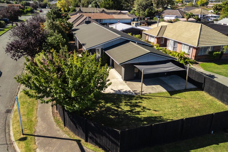 1/2 Sarabande Avenue, Redwood, Christchurch - Carousel 2