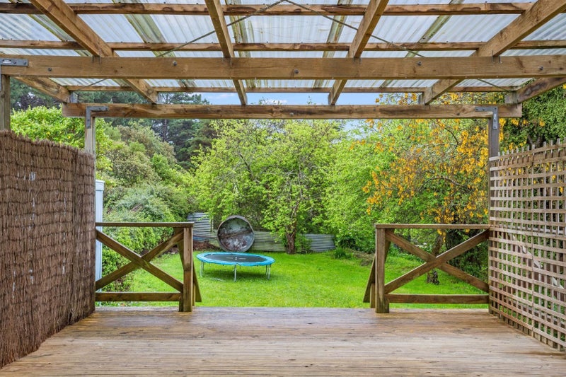 21 York Place, Cannons Creek, Porirua - Carousel 1