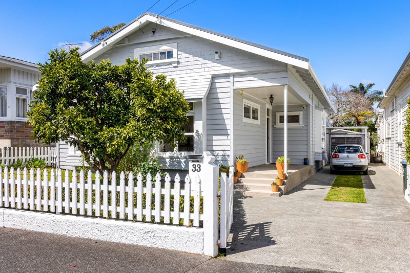 33 Rocklands Avenue, Mount Eden, Auckland - Carousel 1