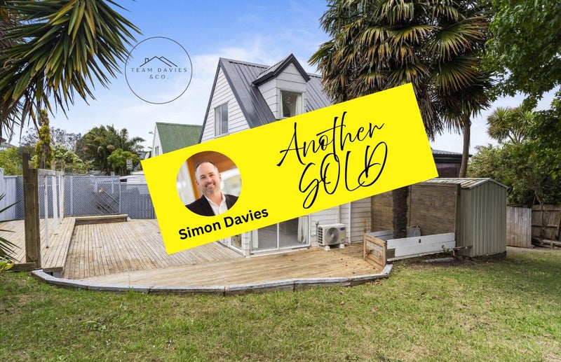 2/6 Sandgate Avenue, Botany Downs, Auckland - Carousel 1