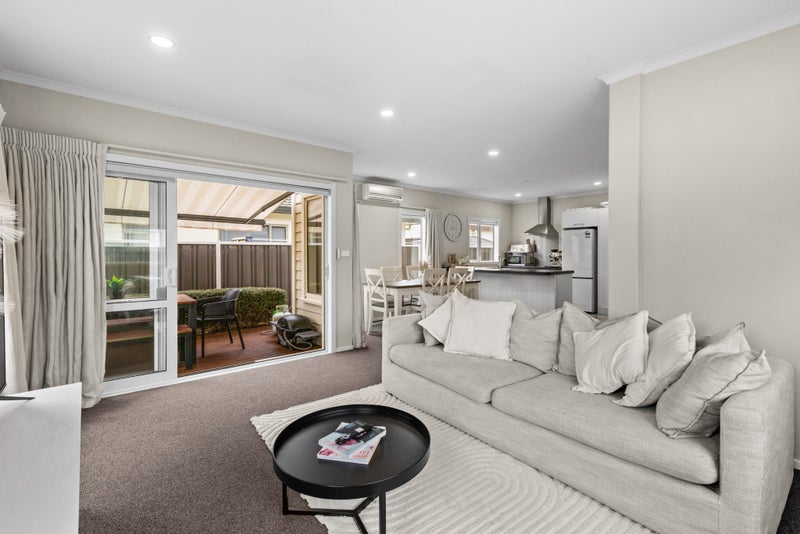 2 Warwick Crescent, Taradale, Napier - Carousel 1