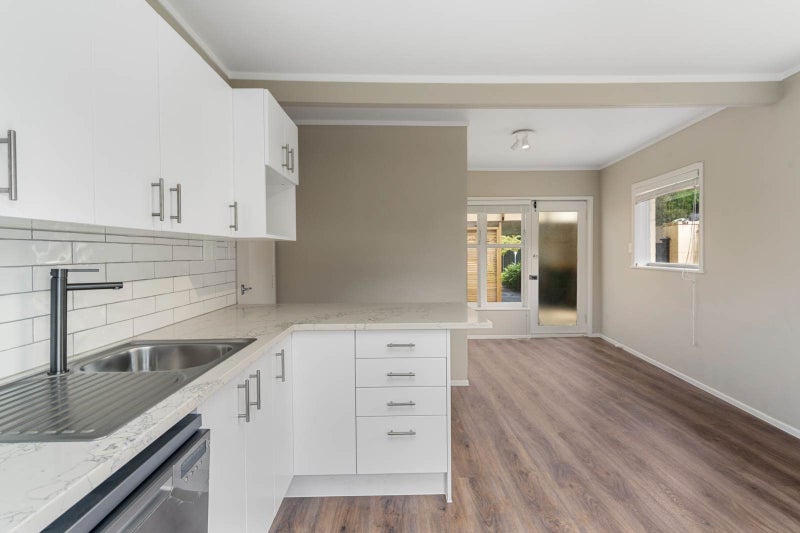 47 Castleford Street, Green Bay, Auckland - Carousel 1