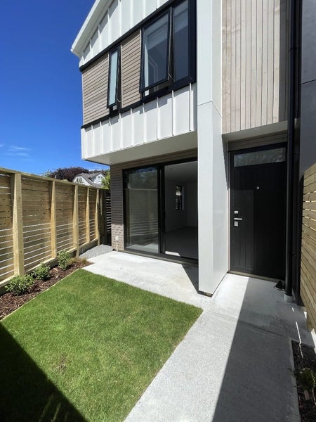 2/13 Fancourt Street, Karori, Wellington - Carousel 1