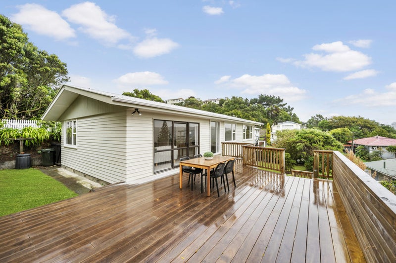 83 Beazley Avenue, Paparangi, Wellington - Carousel 1