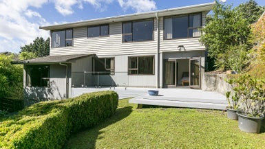 39 Greyfriars Crescent, Tawa, Wellington - Carousel 1