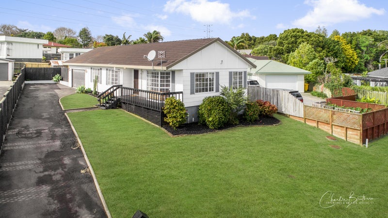 12 Crail Court, Totara Heights, Auckland - Carousel 1