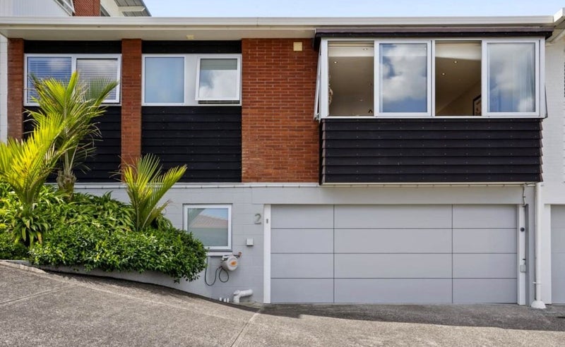 2/4 Beach Road, Castor Bay, Auckland - Carousel 1