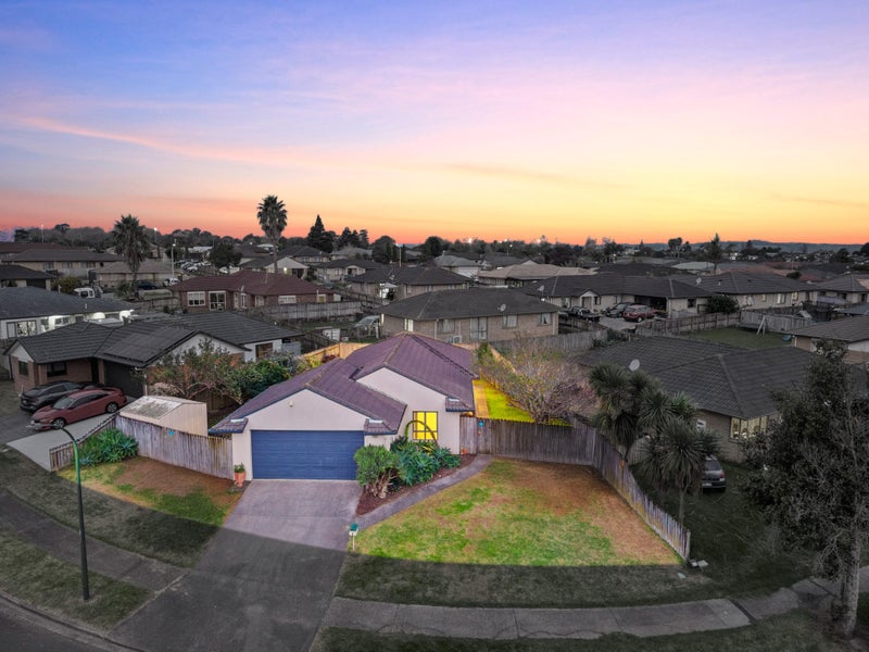 6 Loughinisland Place, Weymouth, Auckland - Carousel 1