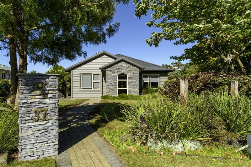 37 St Andrews Drive, Bethlehem, Tauranga - Carousel 2