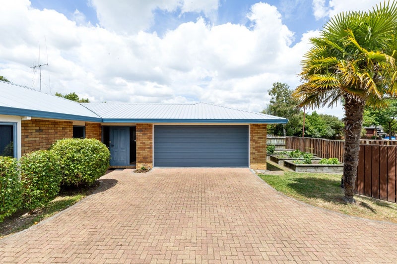 22 Bouverie Crescent, Flagstaff, Hamilton - Carousel 2