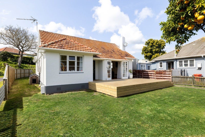 48 Galway Avenue, Hamilton East, Hamilton - Carousel 21