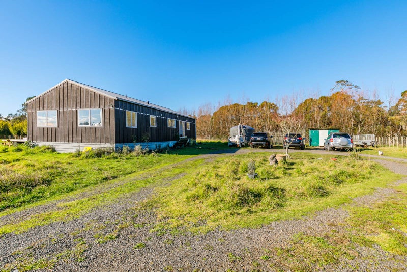 219 Waitakere Road, Henderson - Carousel 19