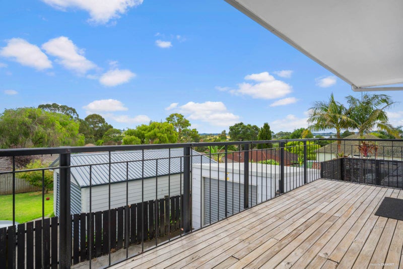 32 Waddell Avenue, Point England, Auckland - Carousel 2