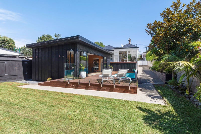 21 Regina Street, Westmere, Auckland - Carousel 1