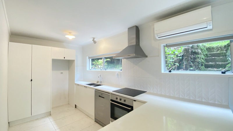27 Malters Place, Browns Bay, Auckland - Carousel 2