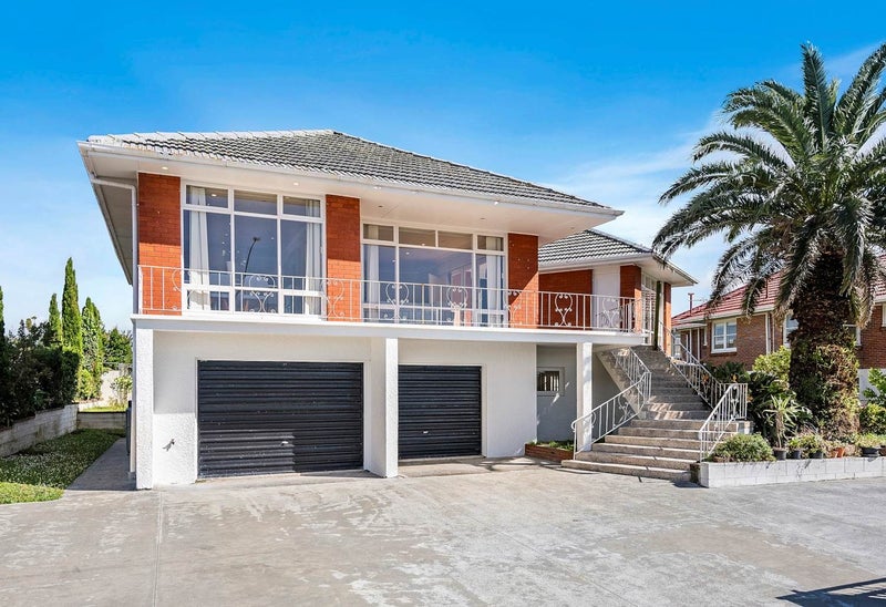 342 Te Atatu Road, Te Atatu South, Auckland - Carousel 1
