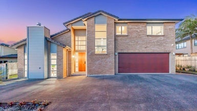 18 Loughros Place, Pinehill, Auckland - Carousel 1