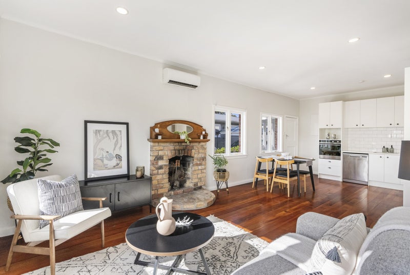 1/131 Beach Haven Road, Beach Haven, Auckland - Carousel 2