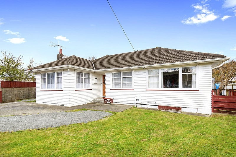 9 Richard Grove, Stokes Valley, Lower Hutt - Carousel 1