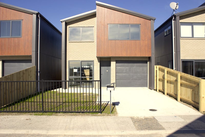 87 Black Beech Crescent, Takanini, Auckland - Carousel 1
