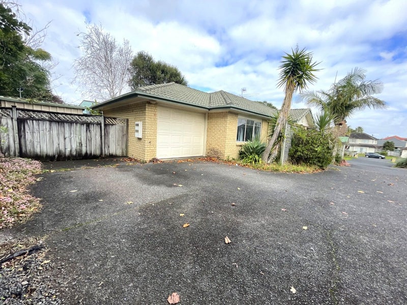 110 Bob Charles Drive, Golflands, Auckland - Carousel 2