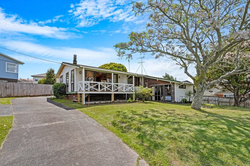26 Cron Avenue, Te Atatu South, Auckland - Carousel 1