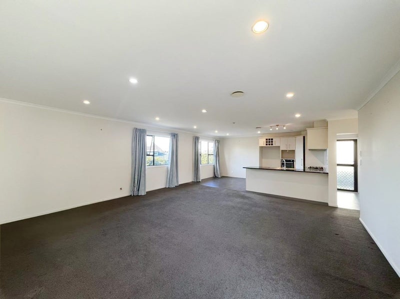 16 Holland Road, Hillcrest, Auckland - Carousel 1