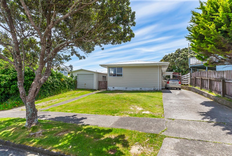 86 Conclusion Street, Ascot Park, Porirua - Carousel 1