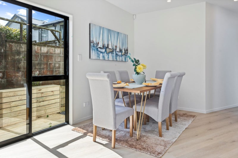 7C Titirangi Road, New Lynn, Auckland - Carousel 2