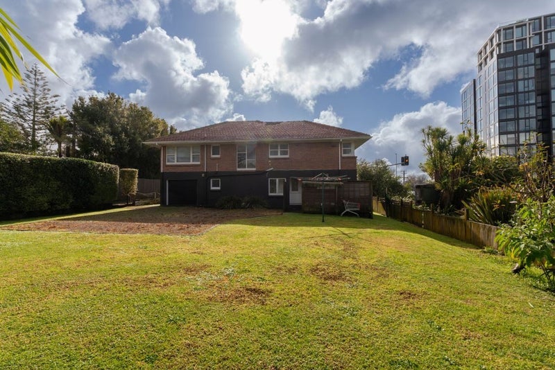 6 Swanson Road, Henderson, Auckland - Carousel 21