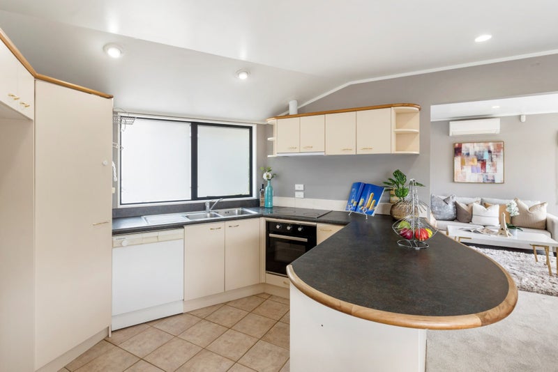 2/4 Mercury Lane, Windsor Park, Auckland - Carousel 27