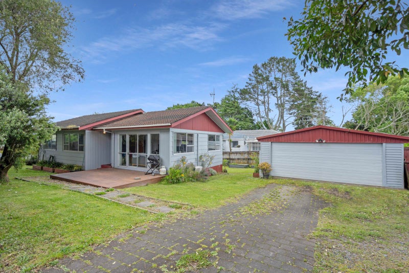 19 Saint Margaret Place, West Harbour, Auckland - Carousel 1