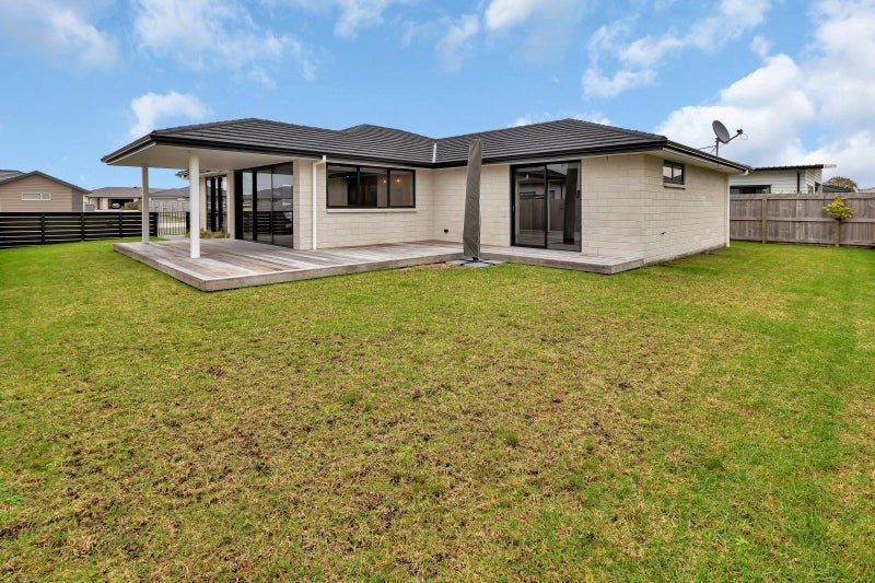 9 Olney Court, One Tree Point - Carousel 23