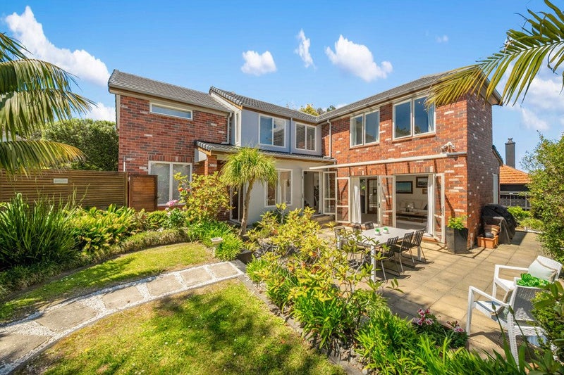 8 Queensway, Three Kings, Auckland - Carousel 1