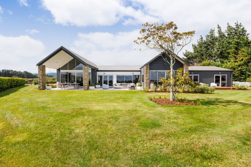 39 Branksome Place, Palmerston North - Carousel 1