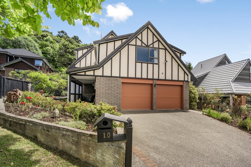 10 Pioneer Grove, Silverstream, Upper Hutt - Carousel 1