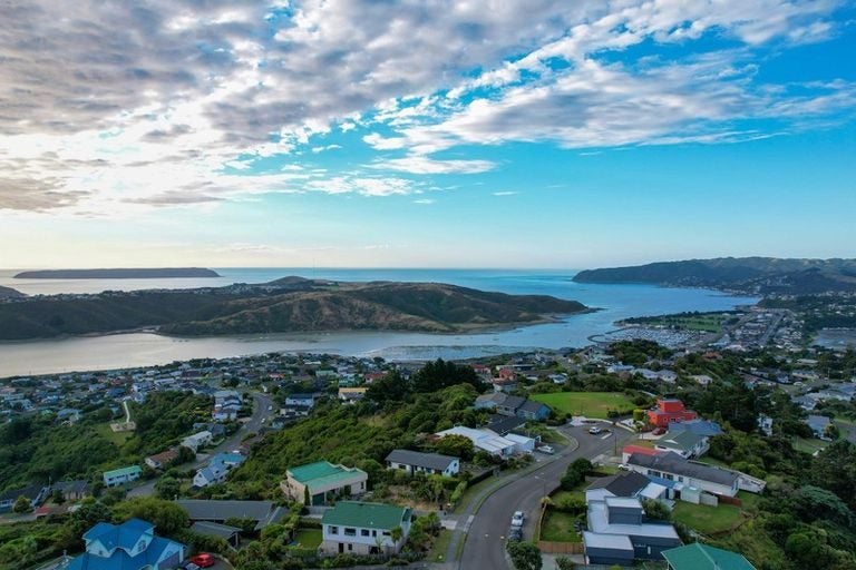 17 Doncaster Terrace, Ascot Park, Porirua - Carousel 2