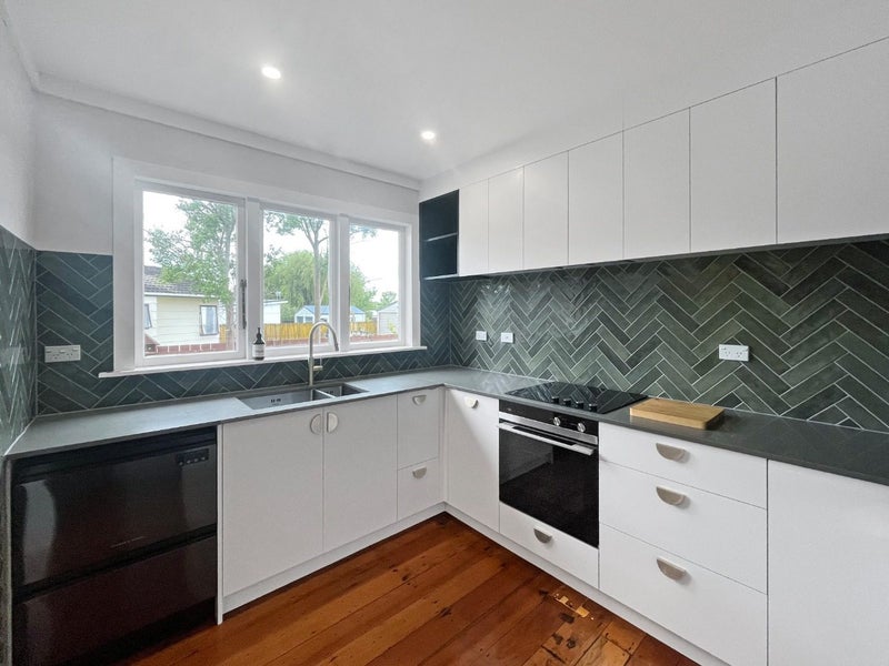10 Tawa Street, Tokomaru, Palmerston North - Carousel 2