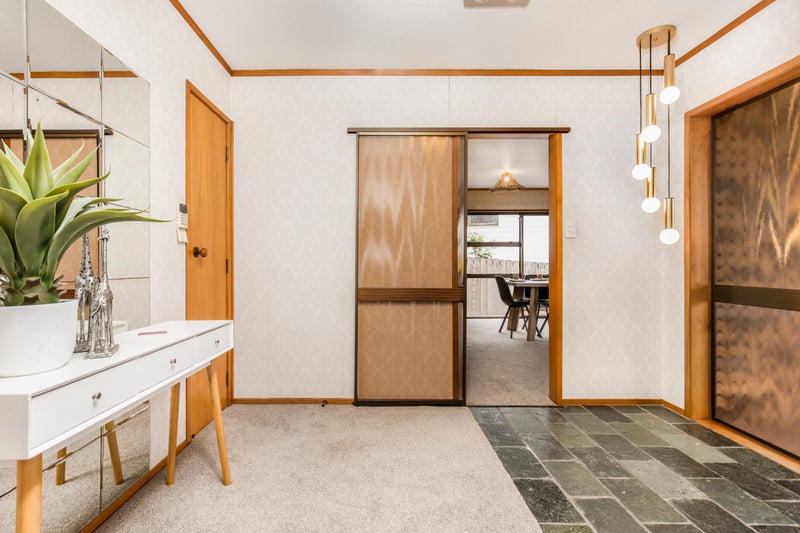 81 Manhattan Heights, Glendene, Auckland - Carousel 2