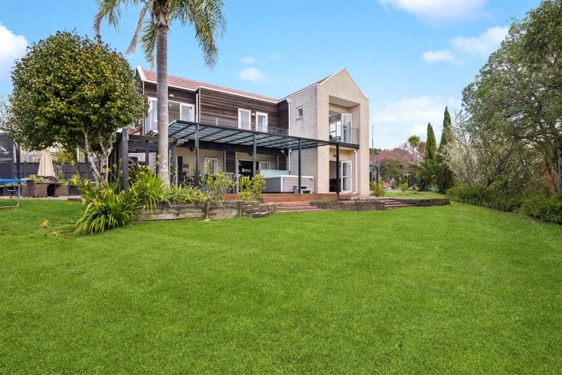 16 Almond Grove, Greenhithe, Auckland - Carousel 1