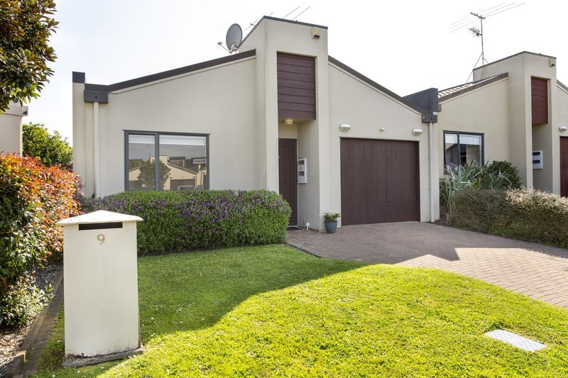 9 Bunker Rise, Golflands, Auckland - Carousel 1