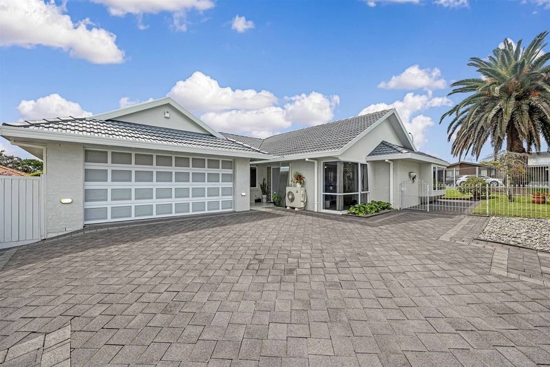 1 Driscoll Place, Farm Cove, Auckland - Carousel 1