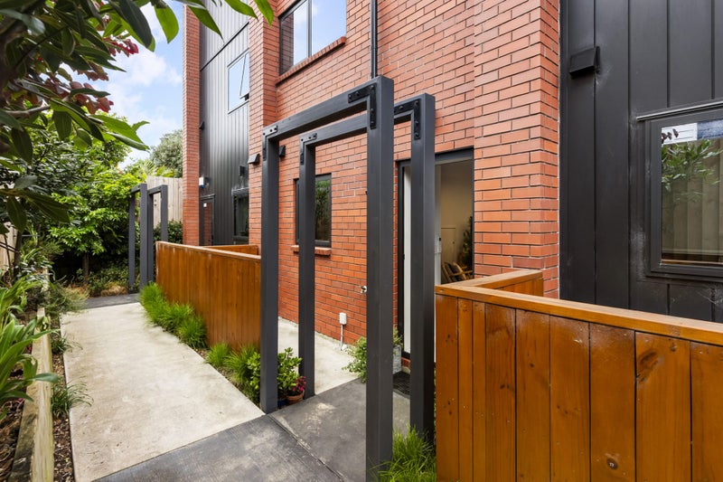 10/10 Yeovil Road, Te Atatu Peninsula, Auckland - Carousel 2