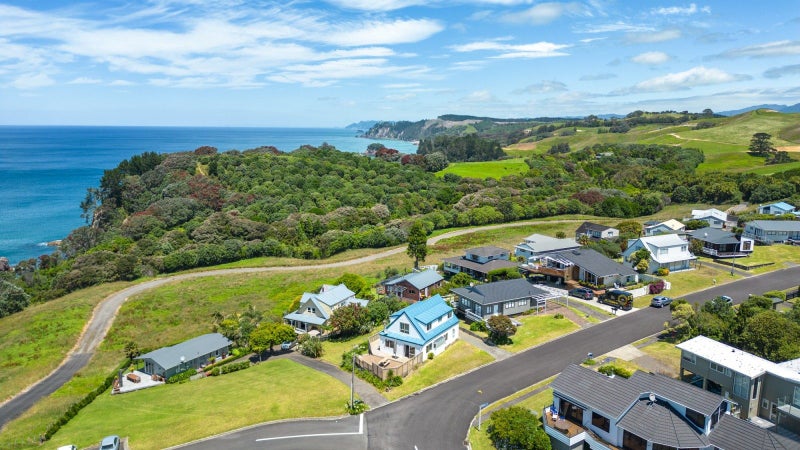 407 Onemana Drive, Onemana, Whangamatā - Carousel 31