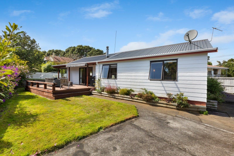 122 Glenpark Avenue, Frankleigh Park, New Plymouth - Carousel 2