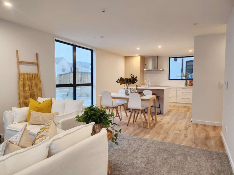 2/6 Skibbereen Drive, Halswell, Christchurch - Carousel 1