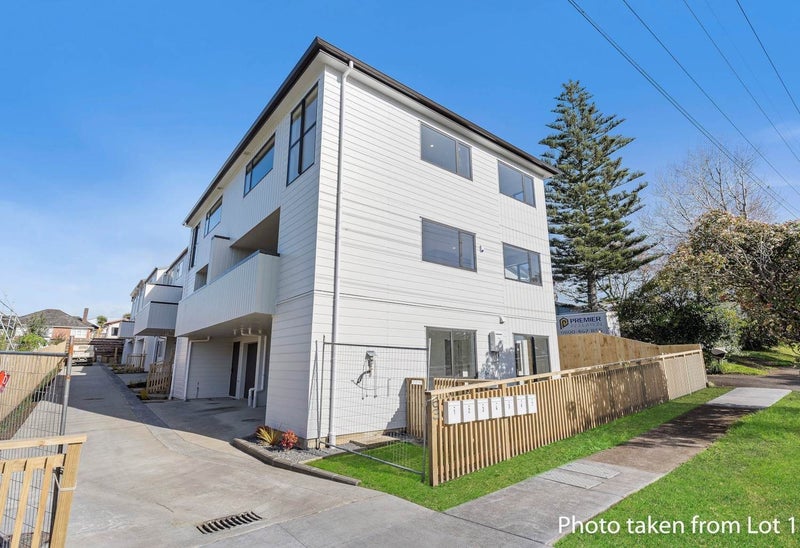 2/63 Gardner Avenue, New Lynn, Auckland - Carousel 10