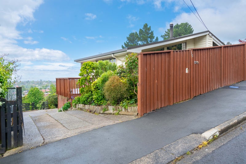 15 Larkins Street, Helensburgh, Dunedin - Carousel 1