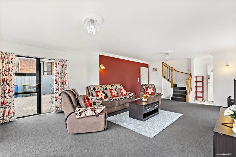 1/8 Benygloe Place, Highland Park, Auckland - Carousel 2
